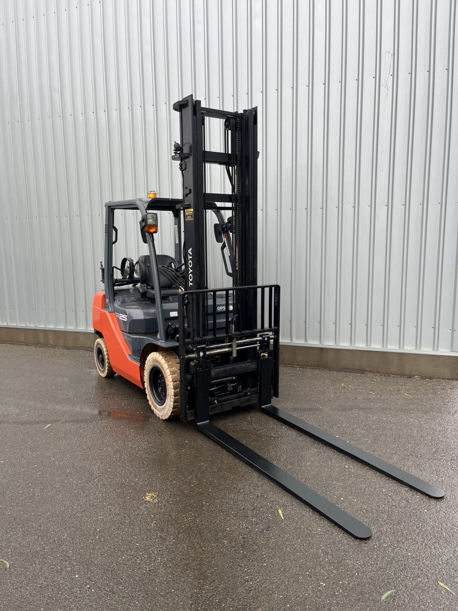 Used Toyota 2.5 Tonne Forklift - Image 2