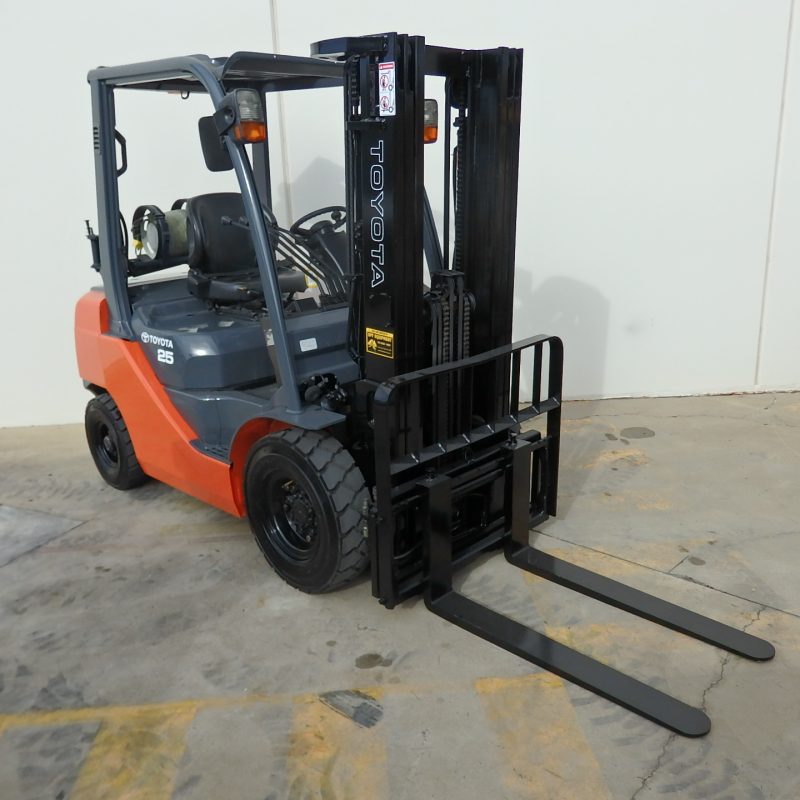 Toyota 2.5 Tonne LPG Forklift - Image 4