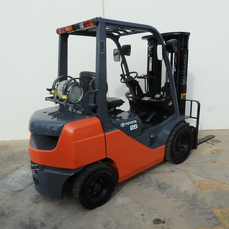 Toyota 2.5 Tonne LPG Forklift - Image 3