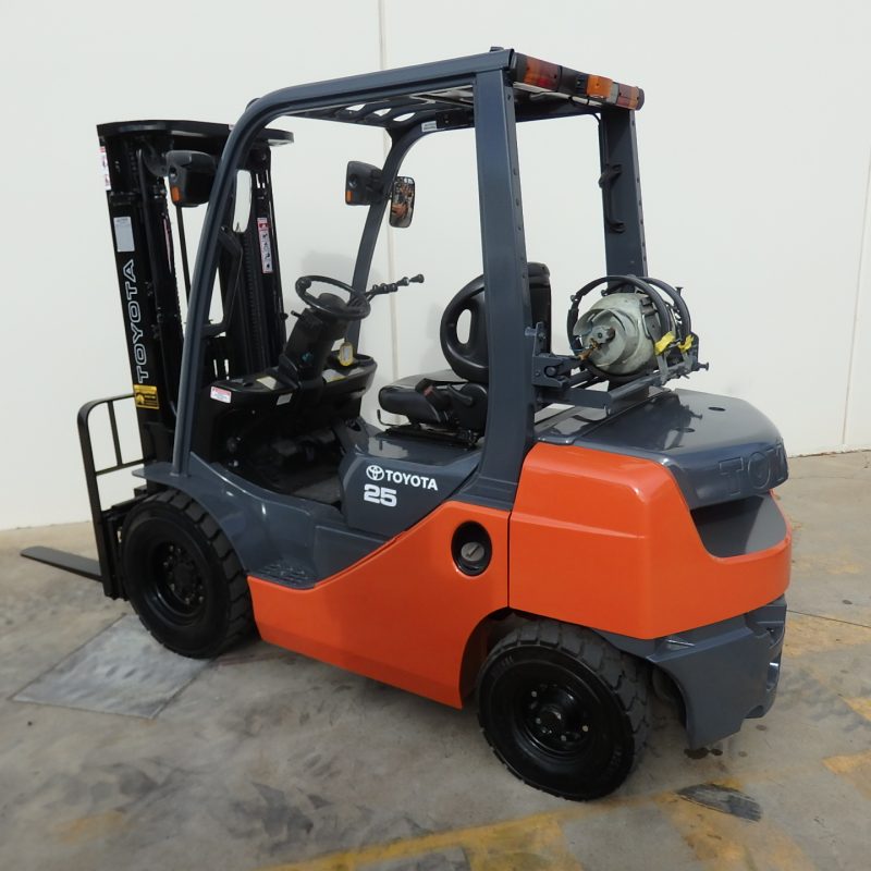 Toyota 2.5 Tonne LPG Forklift - Image 2