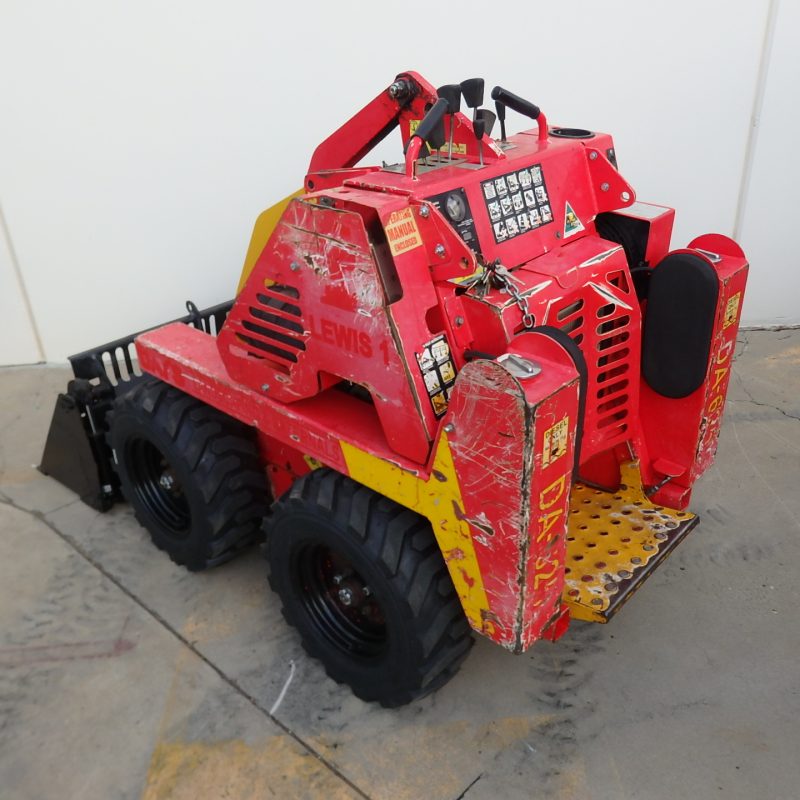 Kanga DA625 Mini Loader - Image 4