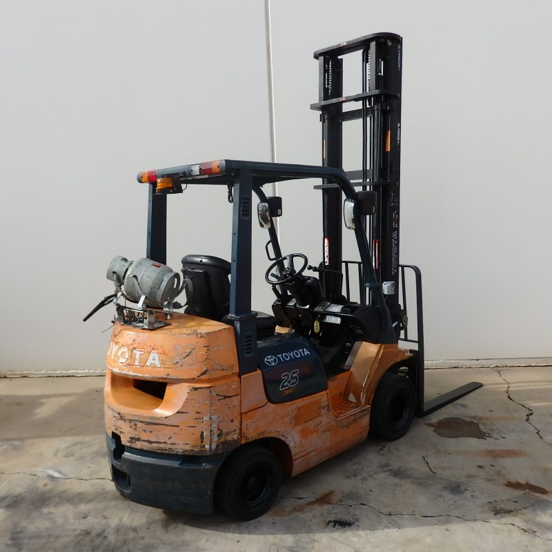 Used Toyota 2.5t Compact Forklift - Image 5