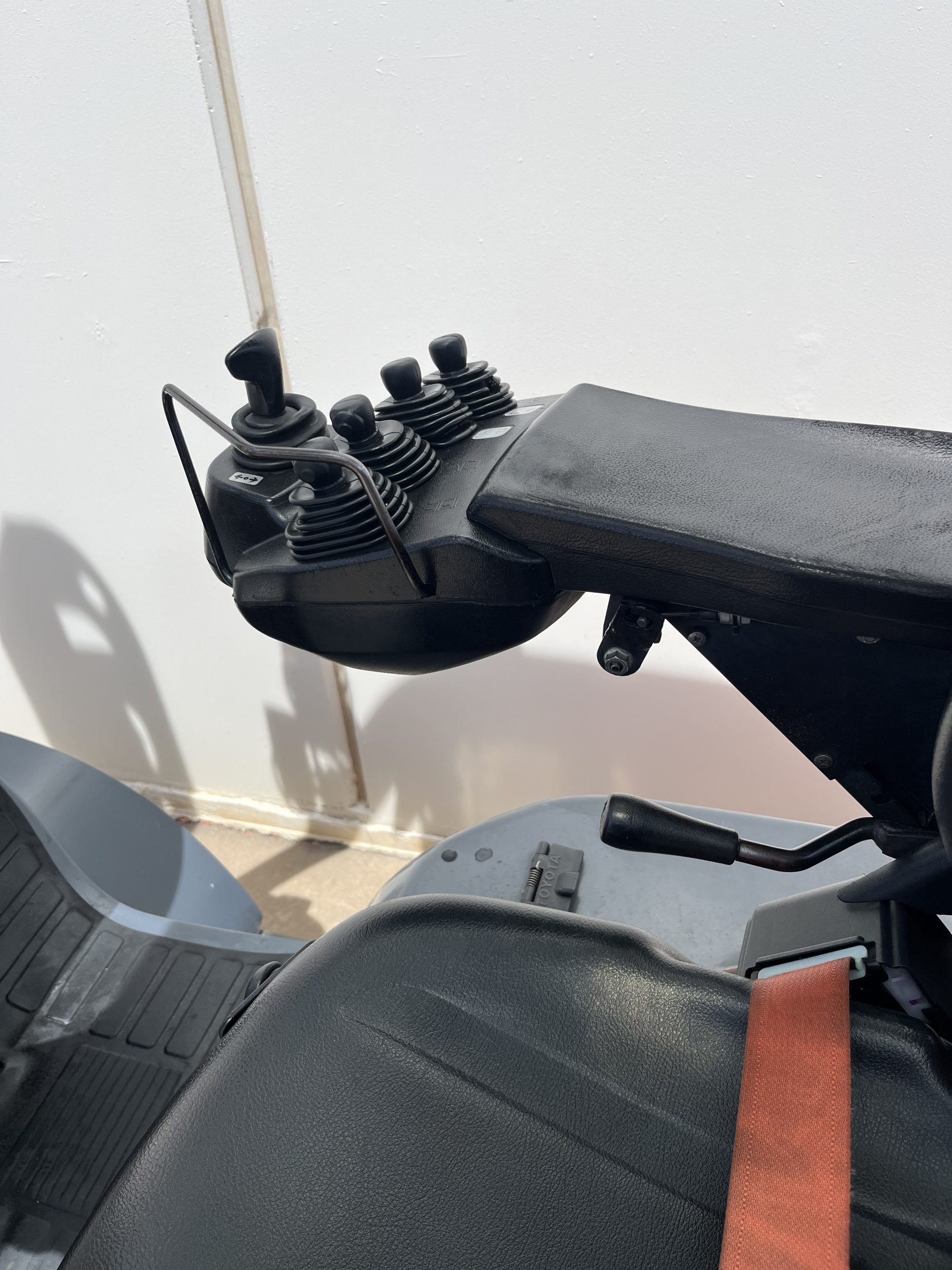 Used Toyota 2.5 Tonne Forklift - Image 12