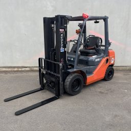 Toyota 2.5 Tonne Container Mast