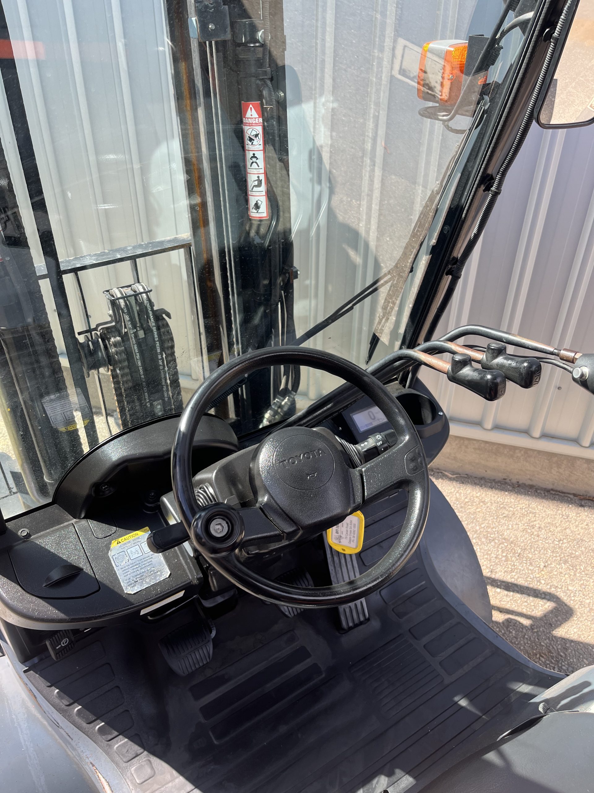 Used 2.5 Tonne Container Mast Forklift - Image 8