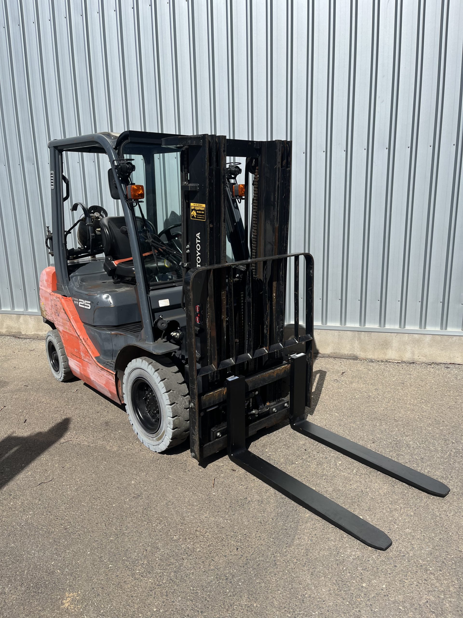 Used 2.5 Tonne Container Mast Forklift - Image 2