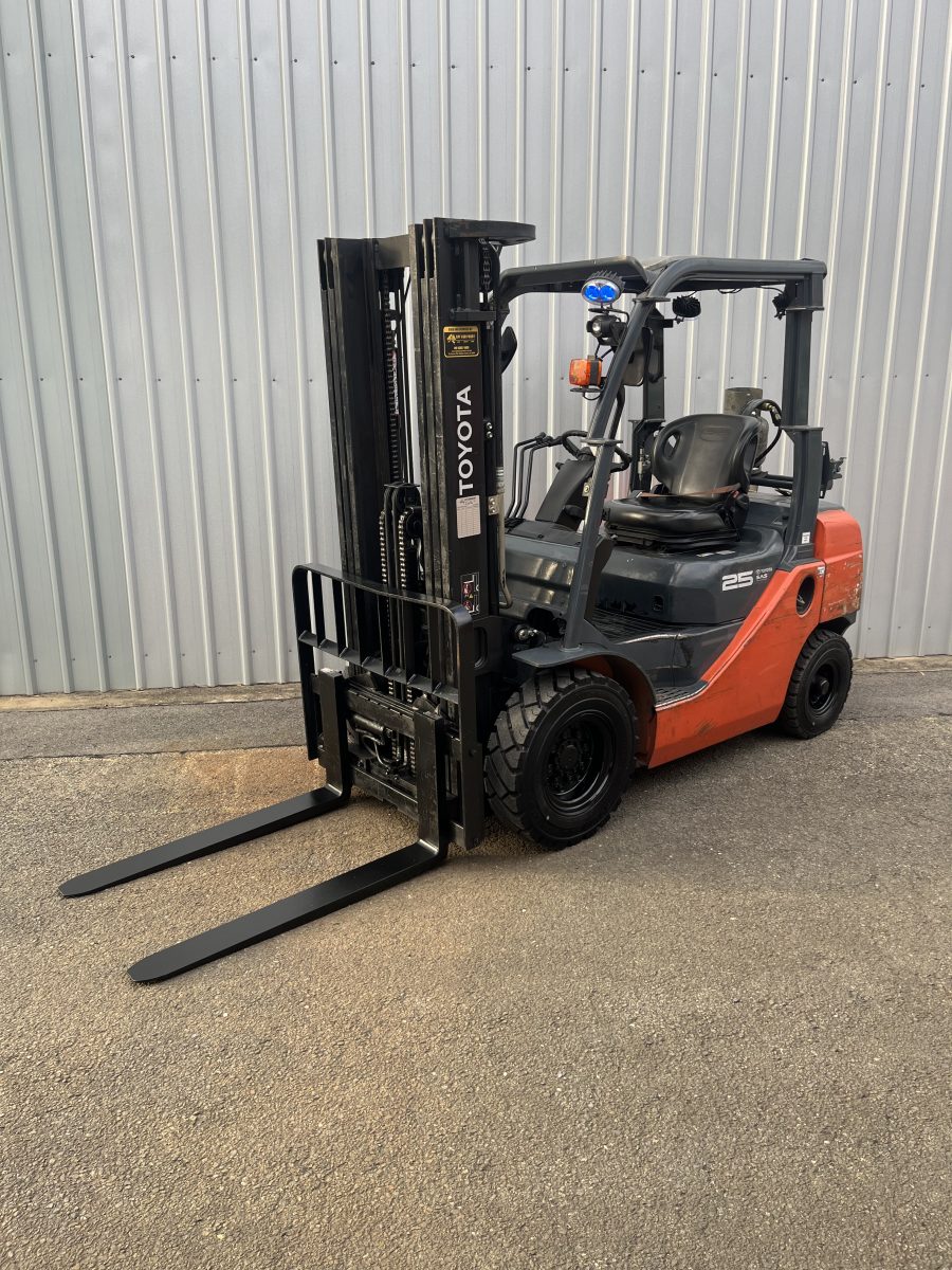 Toyota 2.5 Tonne Container Mast