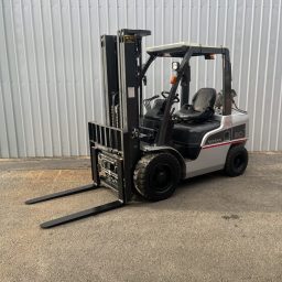 Nissan 3 Tonne Container Mast